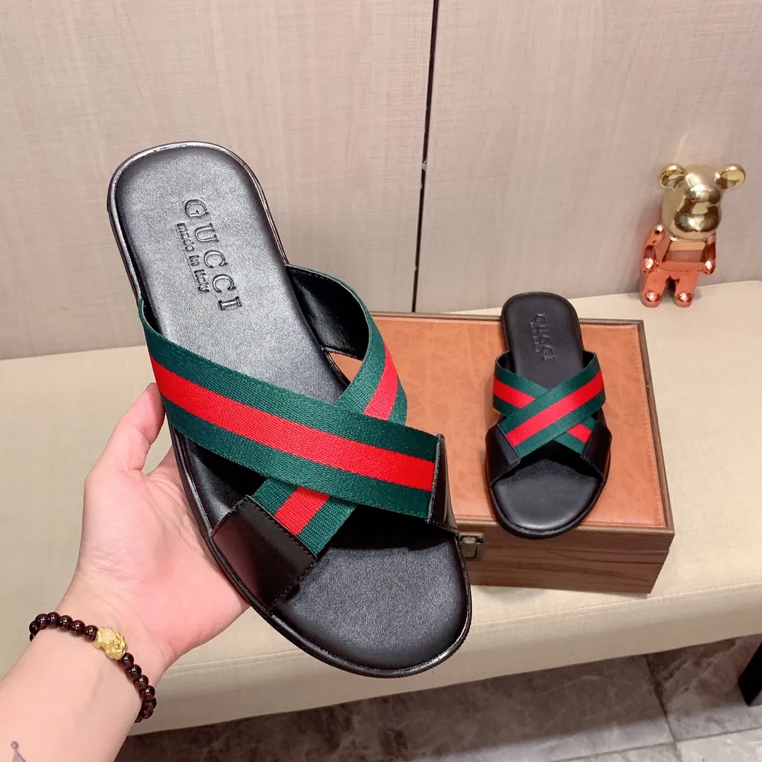 Slippers: New model: Factory price: 240💰💰🎩🎩🔥🔥《 Gucci* 》Series of slippers top purchasing agent🔍🔍Sold at the same time for men, original Italian imported webbing made of selected cowhide, exquisite workmanship,), sole: (super comfortable) original factory special sole, ⚠️exclusive double-layer movable molded sole super comfortable⚠️, real shot🎬the real thing is more beautiful🔍🔍266 regular code 38-44, can be ordered 45.